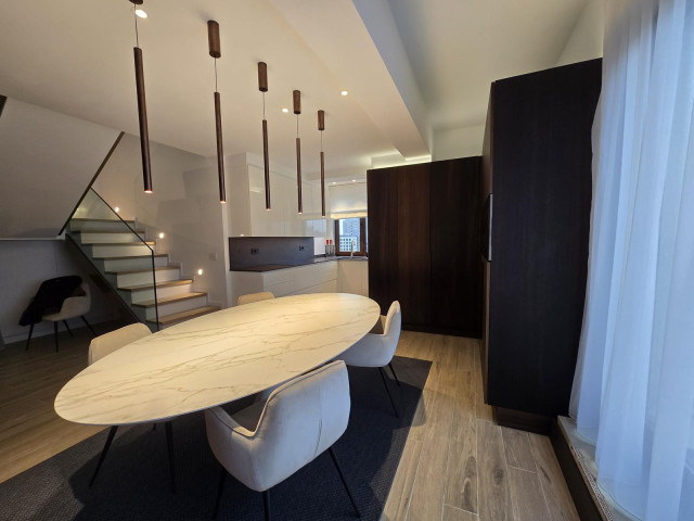 Apartament, 4 camere  penthouse,  130 mp, Centru, de vanzare,  (Vis a vis de Palas Mall) 157366 Apartament, 4 camere  penthouse,  130 mp, Centru, de vanzare,  (Vis a vis de Palas Mall) 157366