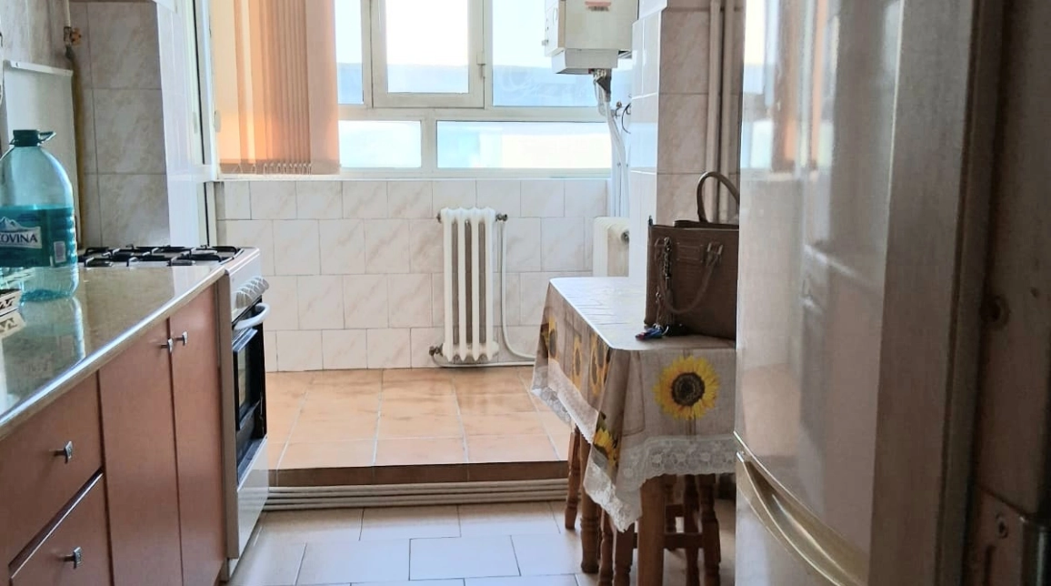 Oferta De vanzare apartament, 3 camere, decomandat, 72 mp, Centru,  Podu Ros Sensul Giratoriu  imagine 1