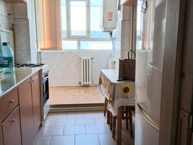 De vanzare apartament, 3 camere,  decomandat,  72 mp, Centru,  (Podu Ros Sensul Giratoriu ) 159562 De vanzare apartament, 3 camere,  decomandat,  72 mp, Centru,  (Podu Ros Sensul Giratoriu ) 159562