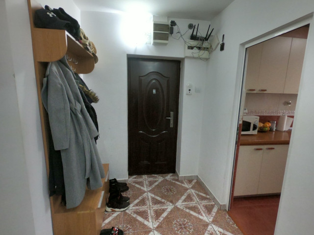 Apartament, 3 camere  decomandat,  90 mp, Nicolina, de inchiriat,  (vis a vis de lidl) 145006