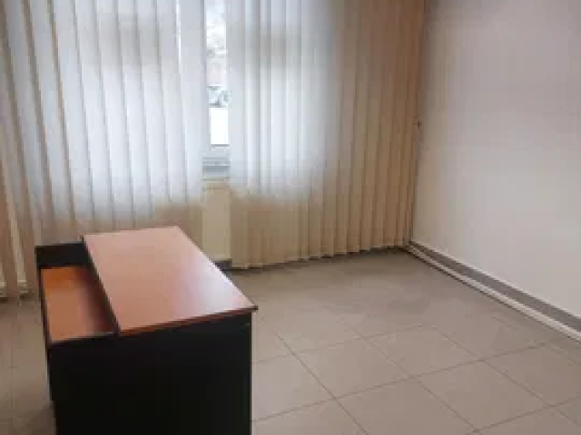 Spatiu comercial Central Pod Caprioara 65mp  161218