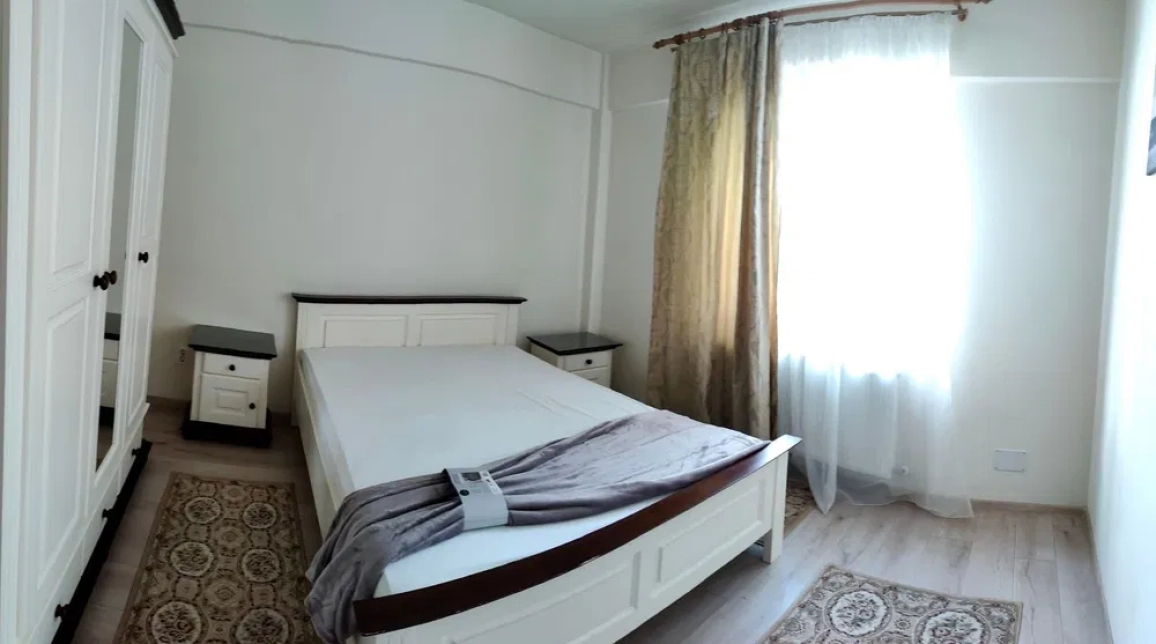 Oferta De inchiriat apartament, 2 camere, decomandat, 46 mp, Centru,  La Doi Pasi imagine 2
