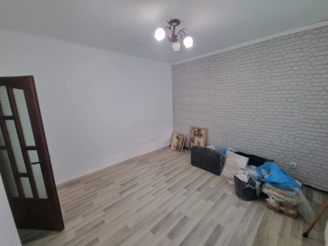 Apartament 3 camere - Podu Ros