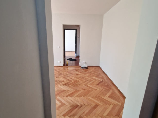 Titan apartament  60 mp, 3 camere,  semidecomandat, de vanzare,  (Piata Minis) 163384