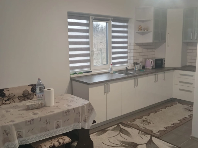 Apartament 5 camere - Ciurbesti