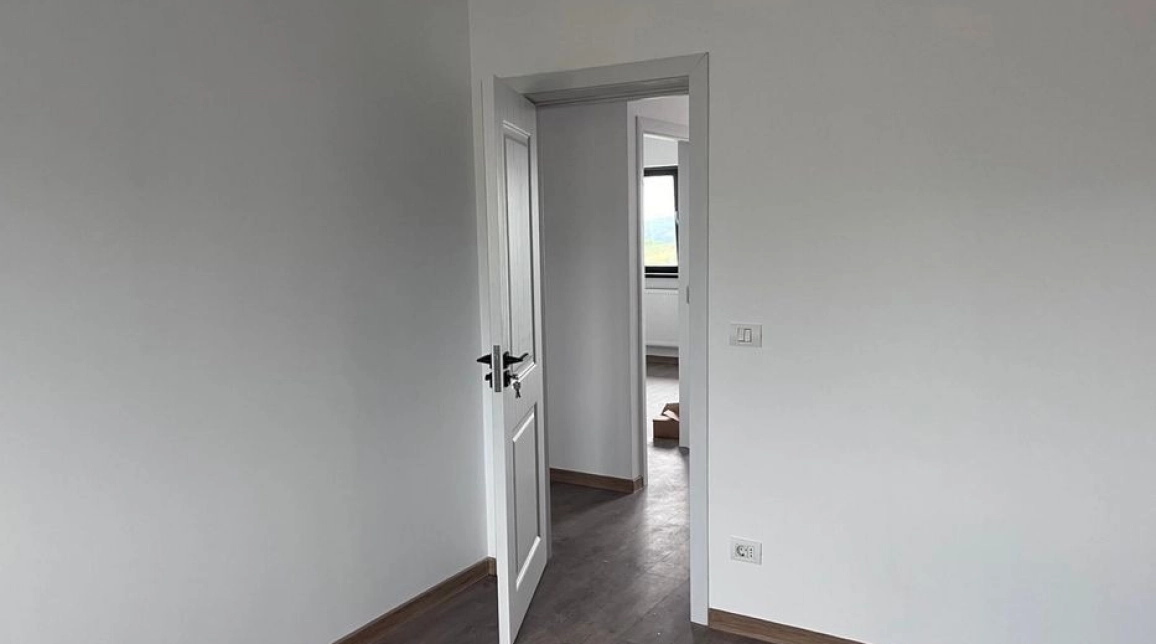 Oferta Casa de vanzare, 4 camere, 107 mp, Miroslava,  la 2 minute de Primarie imagine 1