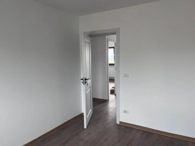Apartament 4 camere - Miroslava