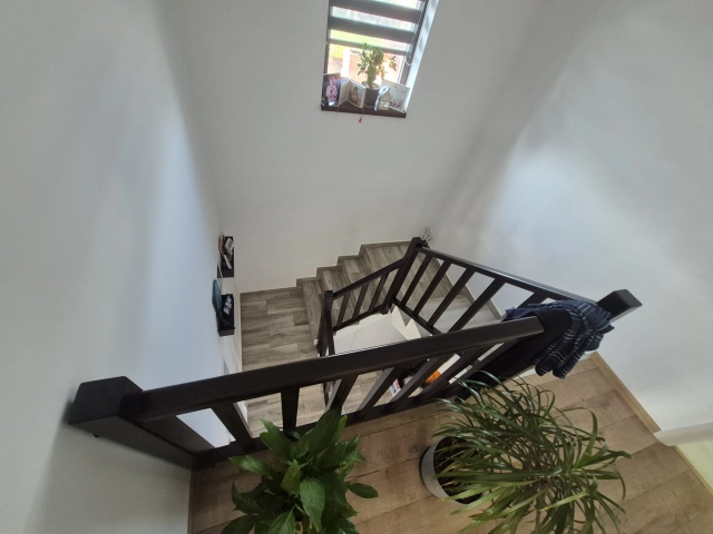 Apartament 4 camere - Miroslava