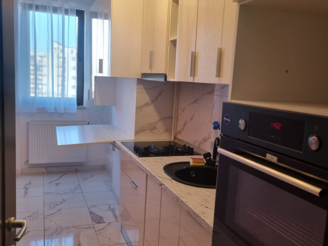 Apartament, 2 camere  decomandat,  49 mp, Centru, de inchiriat,  (Palas Mall) 161996
