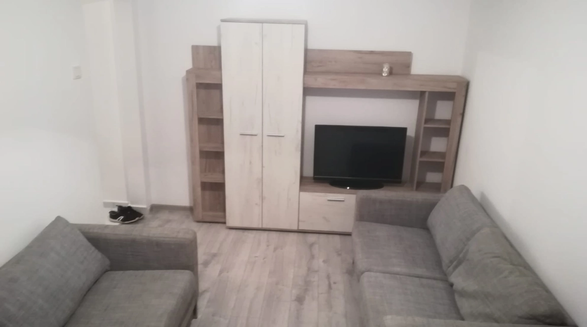 Oferta De inchiriat apartament, 2 camere, nedecomandat, 40 mp, Alexandru cel Bun,  Lic Miron Costin imagine 1