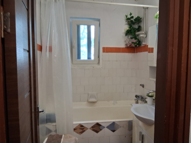 2 camere,  semidecomandat,  50 mp, de vanzare apartament in zona Podu Ros,  (Salubris) 162263