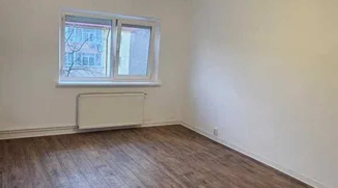 Oferta Apartament, 3 camere decomandat, 72 mp, Nicolina, de vanzare,  Profi Clopotari imagine 1