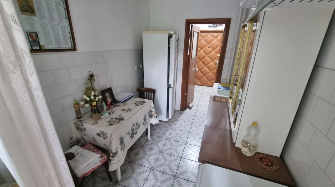 Oferta Tatarasi apartament 54 mp, 2 camere, semidecomandat, de vanzare,  Piata Chirila imagine 3