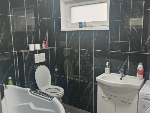 Apartament 5 camere - Ciurbesti
