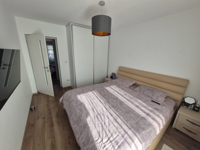 Apartament 4 camere - Miroslava