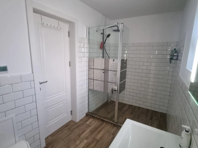 Apartament 5 camere - Valea Adanca