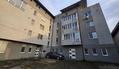 Apartament 3 camere - Centru