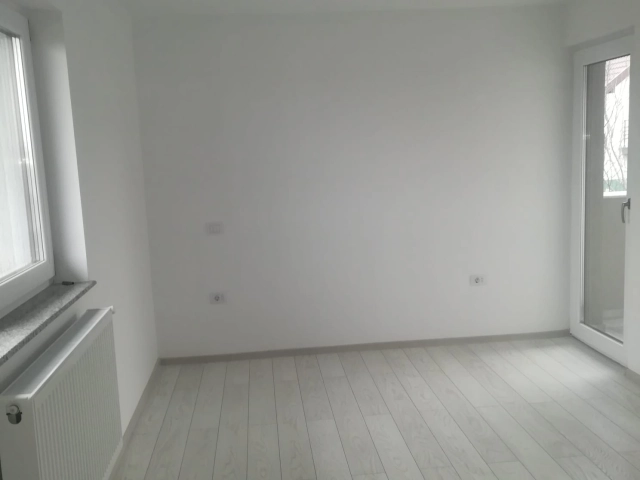 Apartament 4 camere - Miroslava