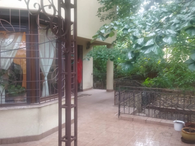 Apartament 9 camere - Bucium