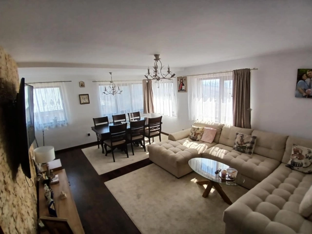 Apartament 3 camere - Breazu