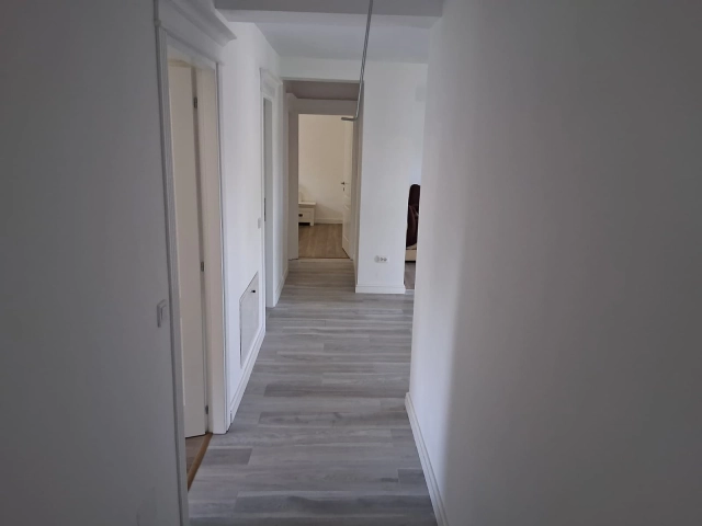 Apartament 4 camere - Dancu