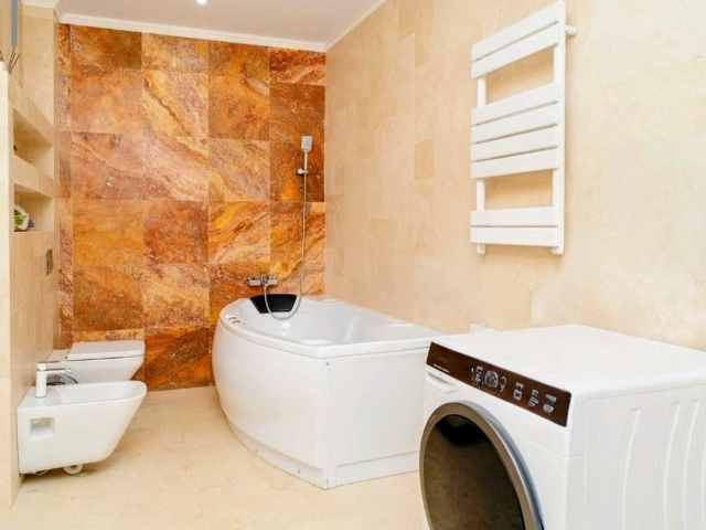 Apartament 6 camere - Breazu