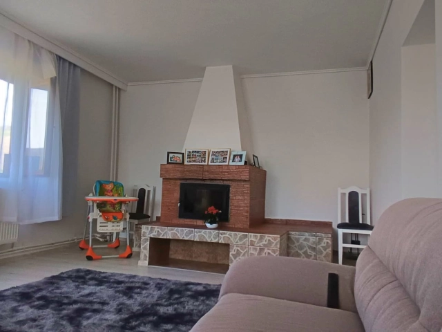 Apartament 5 camere - Aroneanu