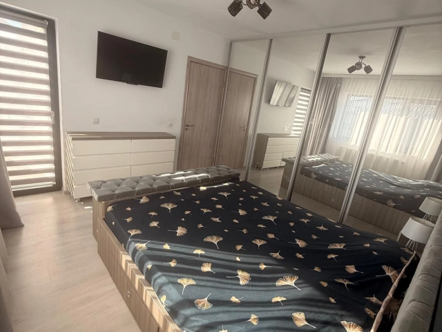 Apartament 4 camere - Miroslava