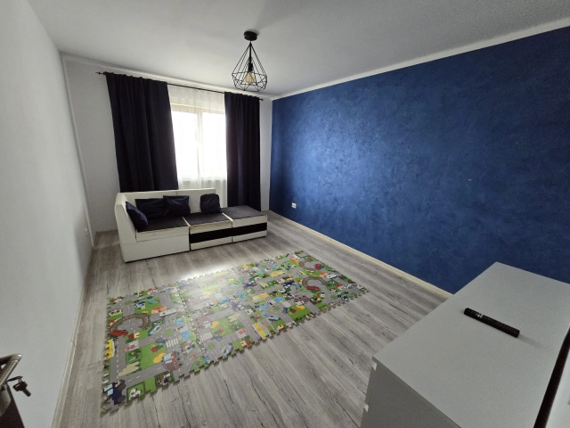 Apartament 4 camere - Miroslava