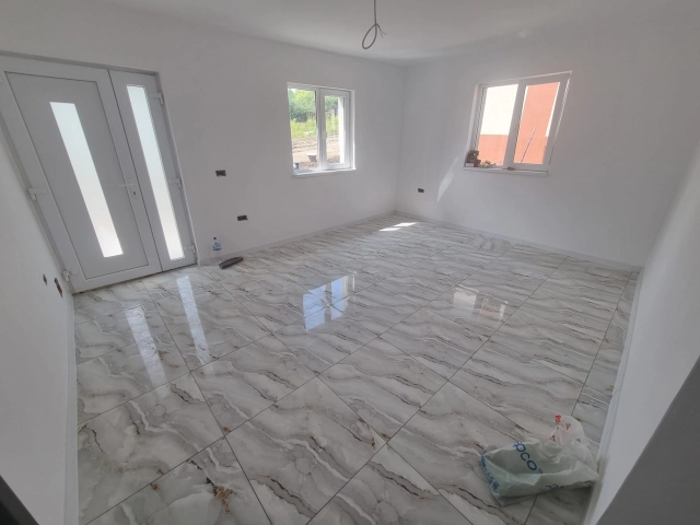 Apartament 4 camere - Tomesti