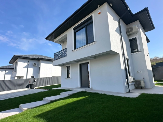 Apartament 4 camere - Bucium