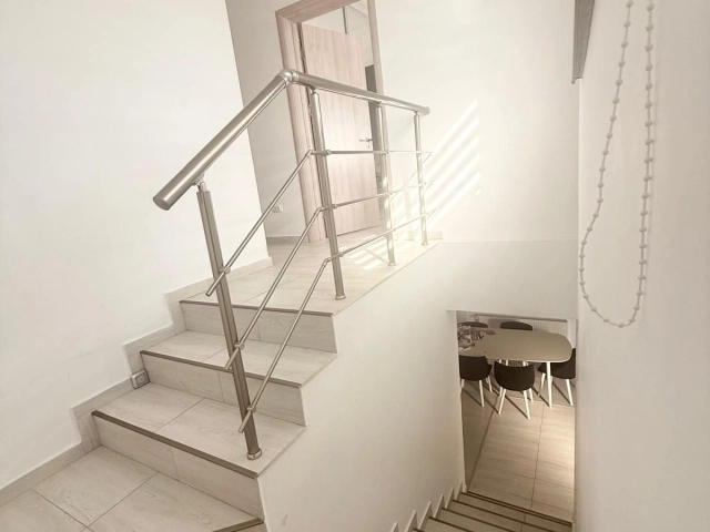Apartament 4 camere - Miroslava