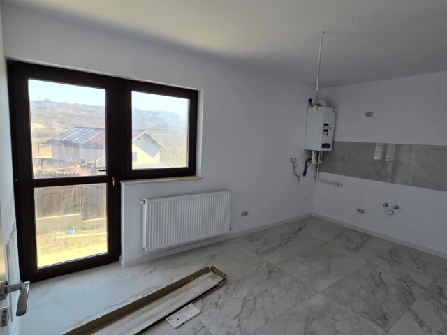 Apartament 3 camere - Miroslava