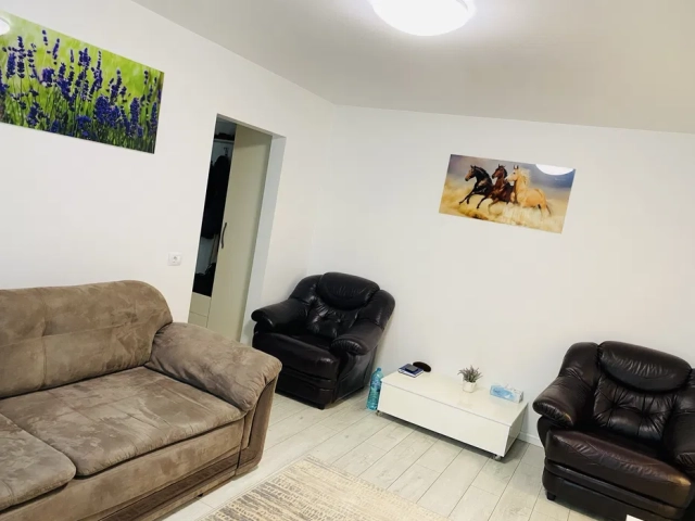 Apartament 3 camere - Podu Ros