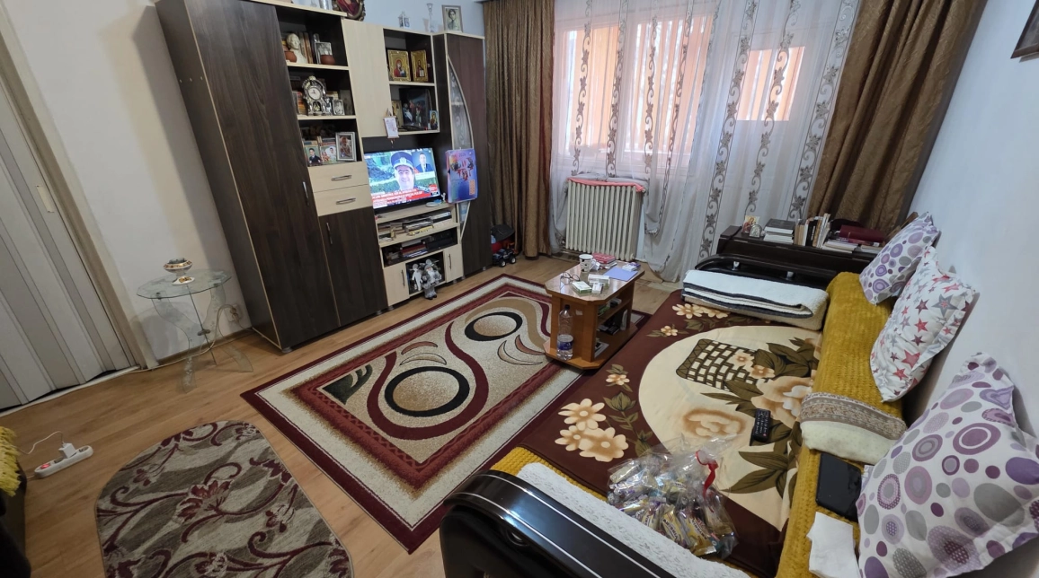 Oferta Apartament de vanzare, 2 camere, semidecomandat, 42 mp, Alexandru cel Bun,  Minerva imagine 1