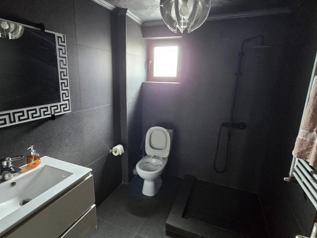 Apartament 4 camere - Miroslava