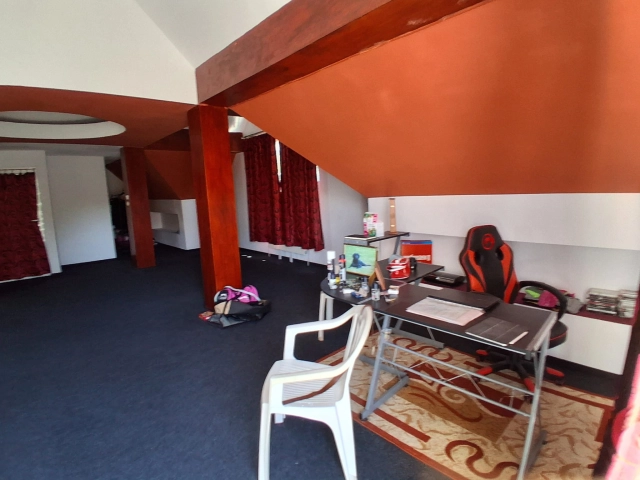 Apartament 5 camere - Bucium