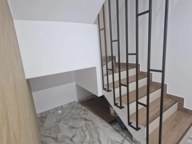 Apartament 4 camere - Miroslava