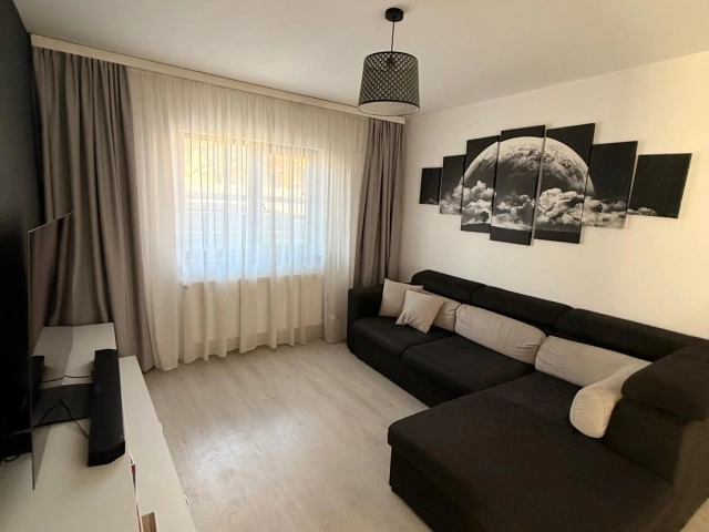 Apartament 4 camere - Miroslava