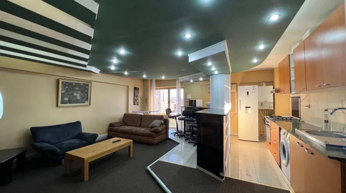 Oferta Apartament, 4 camere semidecomandat, 80 mp, Centru, de inchiriat,  Palas Mall imagine 2