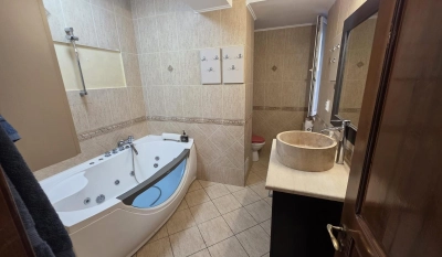 Apartament 3 camere - Centru