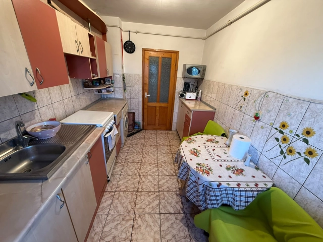 Apartament 3 camere - Podu Ros