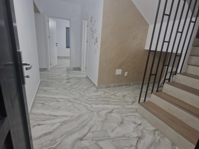 Apartament 4 camere - Miroslava