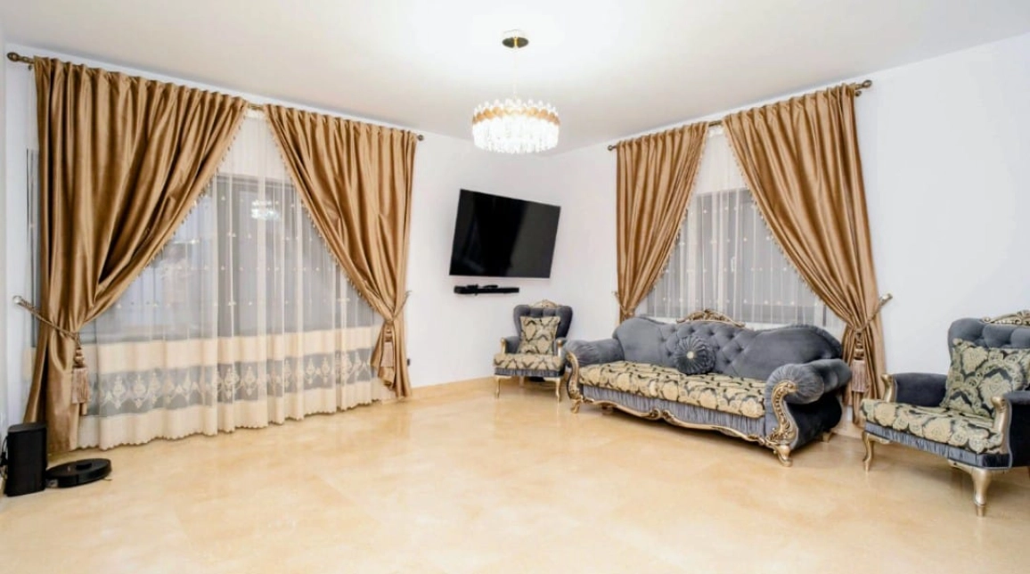 Oferta 6 camere, 245 mp, de vanzare casa in zona Breazu,  La asfalt imagine 2