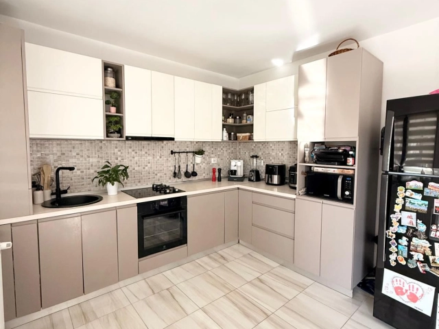 Apartament 4 camere - Miroslava