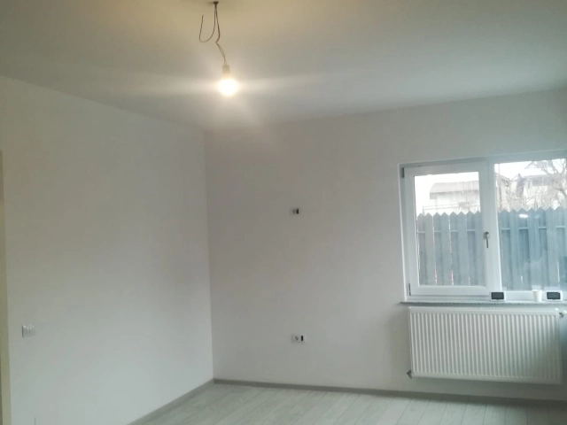 Apartament 4 camere - Miroslava