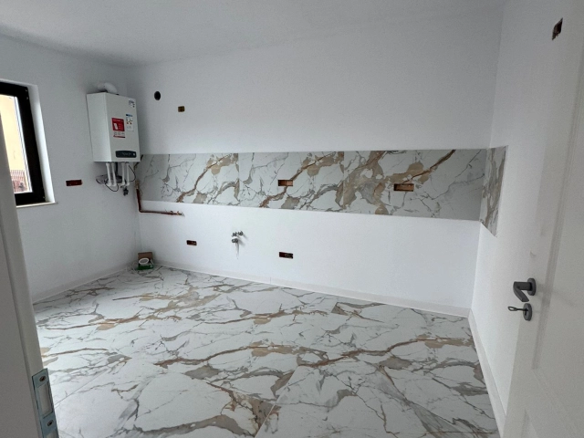 Apartament 4 camere - Miroslava