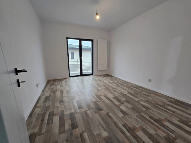 Apartament 4 camere - Miroslava