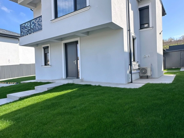 Apartament 4 camere - Bucium