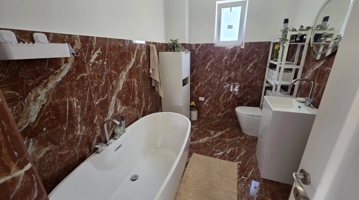 Oferta 5 camere, 160 mp, de vanzare casa in zona Valea Lupului,  dupa Rombat imagine 9